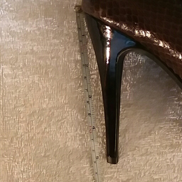 Brown & Black Heels by Michael sz 8 - Picture 5 of 6